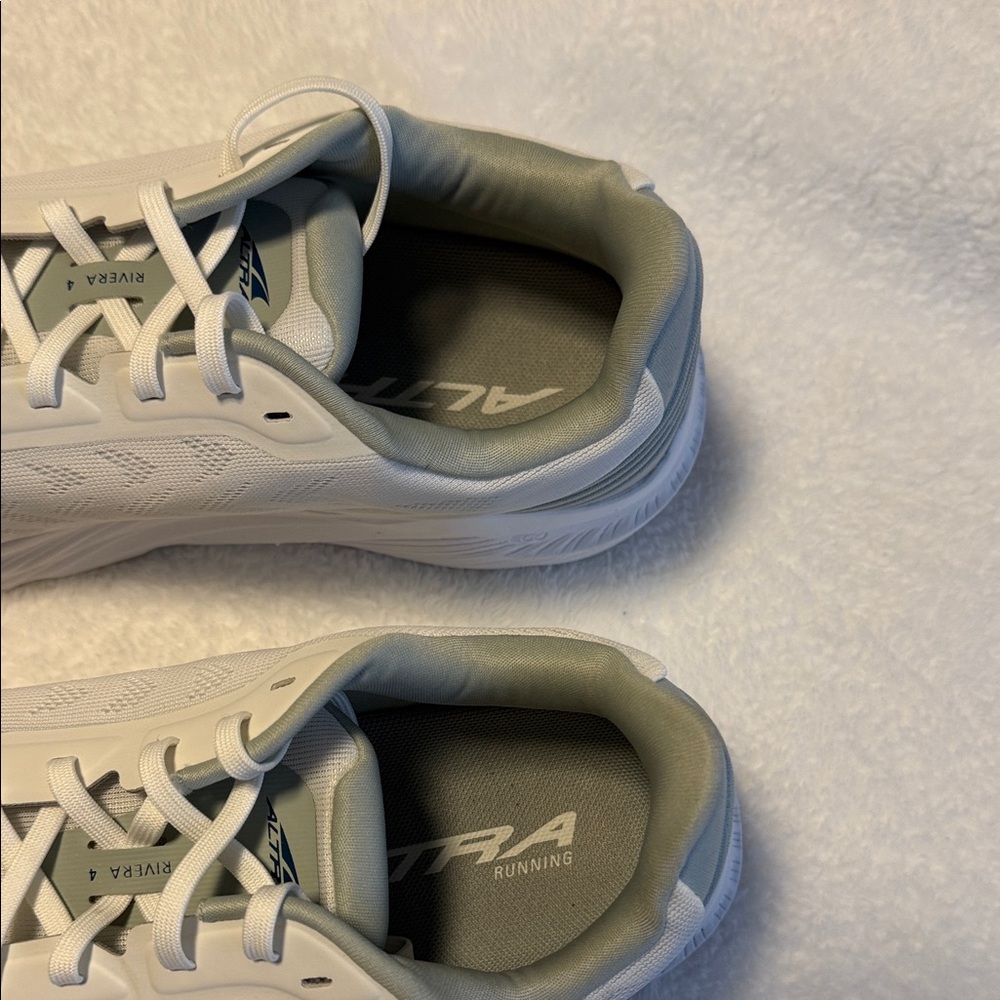 Altra Men's Rivera size 9.5 grey and white NWOB Athletic Shoes - Picture 3 of 11
